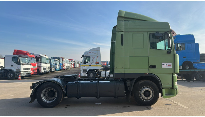 DAF XF 95.430 (EURO 2 / MANUAL PUMP / POMPE MANUELLE / BOITE MANUELLE) - 트랙터 유닛 : 사진 2 DAF XF 95.430 (EURO 2 / MANUAL PUMP / POMPE MANUELLE / BOITE MANUELLE) - 트랙터 유닛 : 사진 2