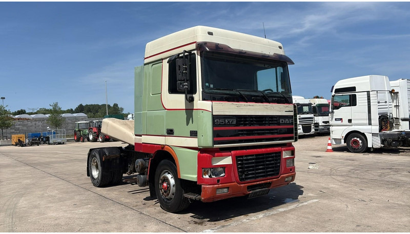 DAF XF 95.430 (EURO 3 / BOITE MANUELLE / MANUAL GEARBOX) - 트랙터 유닛 : 사진 3 DAF XF 95.430 (EURO 3 / BOITE MANUELLE / MANUAL GEARBOX) - 트랙터 유닛 : 사진 3
