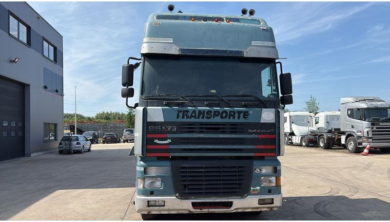 DAF XF 95.430 (EURO 3 / MANUAL GEARBOX / BOITE MANUELLE) - 트랙터 유닛 : 사진 2 DAF XF 95.430 (EURO 3 / MANUAL GEARBOX / BOITE MANUELLE) - 트랙터 유닛 : 사진 2
