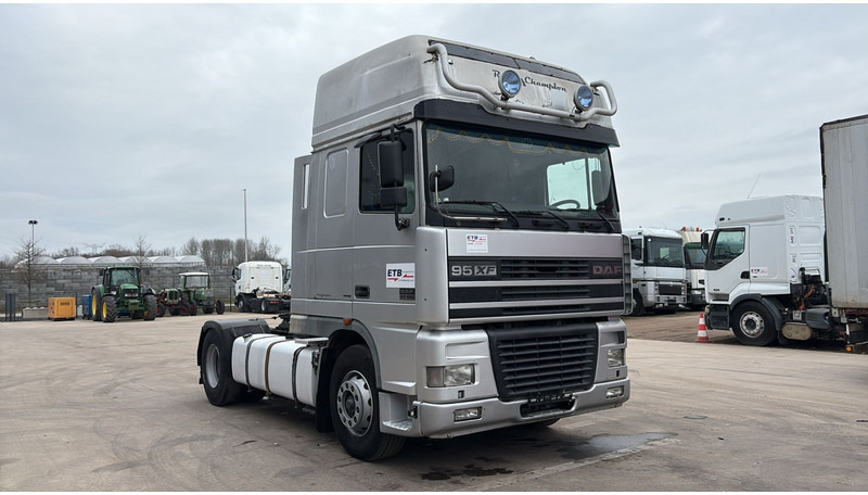 DAF XF 95.480 (EURO 3 / MANUAL GEARBOX / BOITE MANUELLE) - 트랙터 유닛 : 사진 3 DAF XF 95.480 (EURO 3 / MANUAL GEARBOX / BOITE MANUELLE) - 트랙터 유닛 : 사진 3