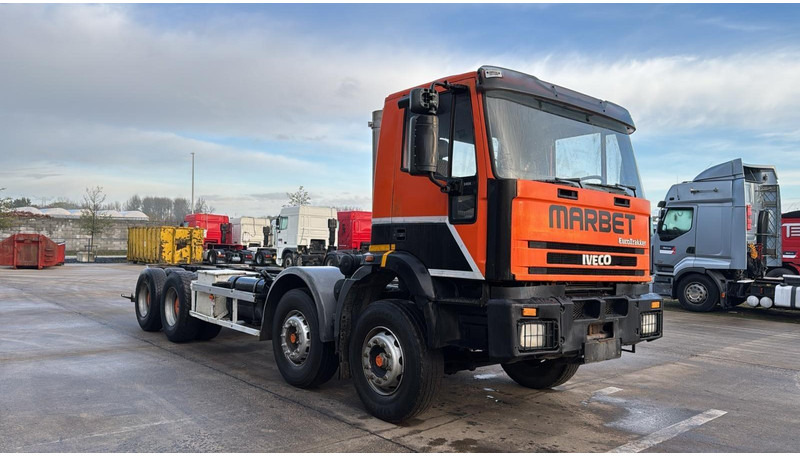 Iveco EUROTRAKKER 340 E 34 (POMPE MANUELLE / GRAND PONT / LAMES / MANUAL PUMP / BIG AXLE / STEEL SUSP.) - 캡 새시 트럭 : 사진 3 Iveco EUROTRAKKER 340 E 34 (POMPE MANUELLE / GRAND PONT / LAMES / MANUAL PUMP / BIG AXLE / STEEL SUSP.) - 캡 새시 트럭 : 사진 3