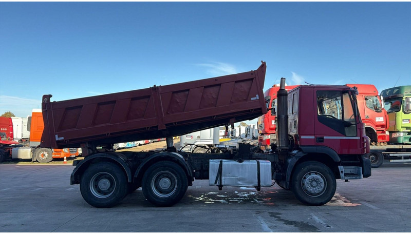Iveco Eurotrakker 260 E 34 (POMPE MANUELLE / MANUAL PUMP / LAMES / GRAND PONT / BOITE MANUELLE) - 덤프트럭 : 사진 3 Iveco Eurotrakker 260 E 34 (POMPE MANUELLE / MANUAL PUMP / LAMES / GRAND PONT / BOITE MANUELLE) - 덤프트럭 : 사진 3