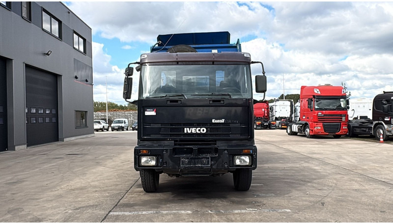 Iveco Eurotrakker 260 E 34 (POMPE MANUELLE / MANUAL PUMP / MANUAL GEARBOX / BOITE MANUELLE / LAMES) - 덤프트럭 : 사진 2 Iveco Eurotrakker 260 E 34 (POMPE MANUELLE / MANUAL PUMP / MANUAL GEARBOX / BOITE MANUELLE / LAMES) - 덤프트럭 : 사진 2