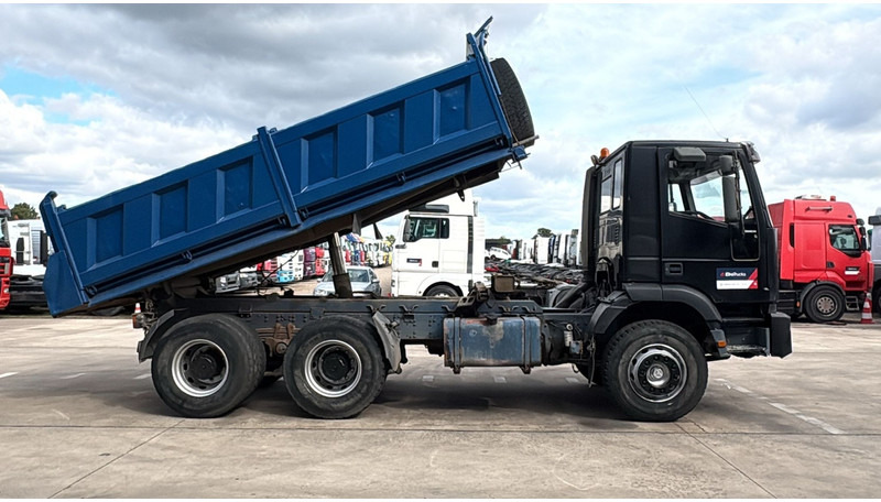 Iveco Eurotrakker 260 E 34 (POMPE MANUELLE / MANUAL PUMP / MANUAL GEARBOX / BOITE MANUELLE / LAMES) - 덤프트럭 : 사진 3 Iveco Eurotrakker 260 E 34 (POMPE MANUELLE / MANUAL PUMP / MANUAL GEARBOX / BOITE MANUELLE / LAMES) - 덤프트럭 : 사진 3