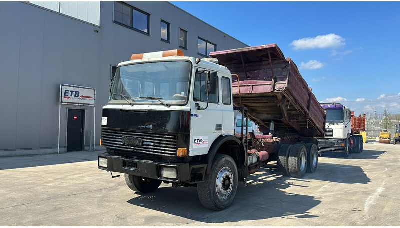 Iveco MAGIRUS 260 - 34 (LIVRAISON GRATUITE AU PORT D'ANVERS / POMPE MANUELLE) - 덤프트럭 : 사진 1 Iveco MAGIRUS 260 - 34 (LIVRAISON GRATUITE AU PORT D'ANVERS / POMPE MANUELLE) - 덤프트럭 : 사진 1