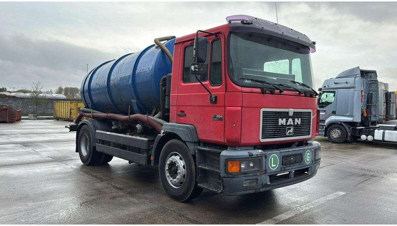 MAN 18.264 F2000 (11000L / EURO 2 / MANUAL GEARBOX / 6 CYLINDER) - 진공 흡입 트럭 : 사진 3 MAN 18.264 F2000 (11000L / EURO 2 / MANUAL GEARBOX / 6 CYLINDER) - 진공 흡입 트럭 : 사진 3