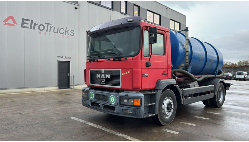 MAN 18.264 F2000 (11000L / EURO 2 / MANUAL GEARBOX / 6 CYLINDER) - 진공 흡입 트럭 : 사진 1 MAN 18.264 F2000 (11000L / EURO 2 / MANUAL GEARBOX / 6 CYLINDER) - 진공 흡입 트럭 : 사진 1