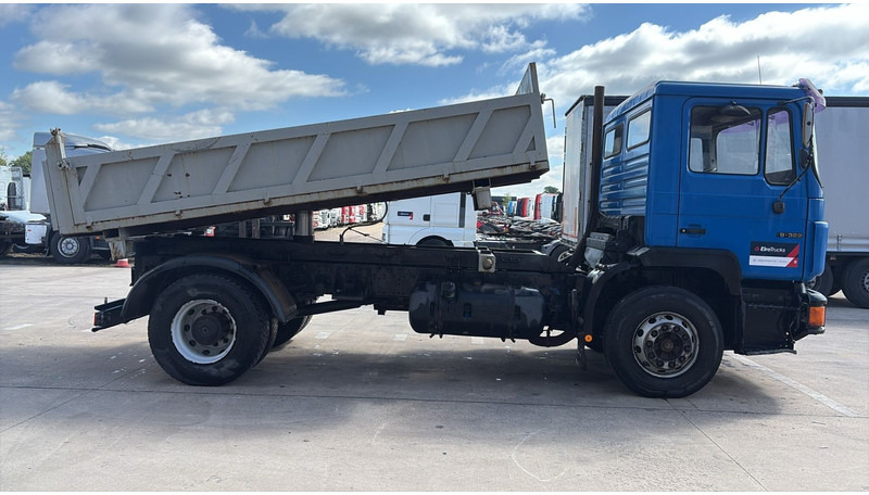 MAN 19.322 (MANUAL PUMP / STEEL SUSP. / LAMES / POMPE MANUELLE / BIG AXLE / GRAND PONT) - 덤프트럭 : 사진 4 MAN 19.322 (MANUAL PUMP / STEEL SUSP. / LAMES / POMPE MANUELLE / BIG AXLE / GRAND PONT) - 덤프트럭 : 사진 4
