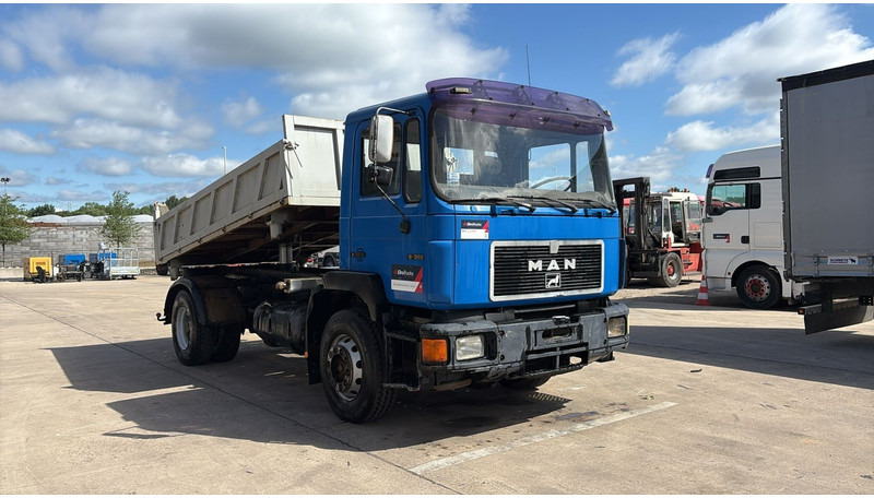 MAN 19.322 (MANUAL PUMP / STEEL SUSP. / LAMES / POMPE MANUELLE / BIG AXLE / GRAND PONT) - 덤프트럭 : 사진 3 MAN 19.322 (MANUAL PUMP / STEEL SUSP. / LAMES / POMPE MANUELLE / BIG AXLE / GRAND PONT) - 덤프트럭 : 사진 3
