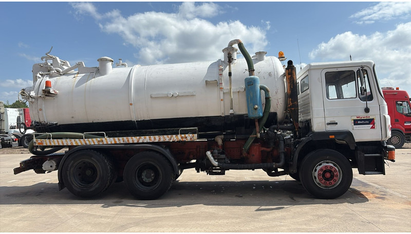 MAN 25.292 (16.000 L VACUUM / 10 TYRES / 6X2 / FULL STEEL SUSP. / MANUAL PUMP / 6 CYLINDER) - 진공 흡입 트럭 : 사진 4 MAN 25.292 (16.000 L VACUUM / 10 TYRES / 6X2 / FULL STEEL SUSP. / MANUAL PUMP / 6 CYLINDER) - 진공 흡입 트럭 : 사진 4