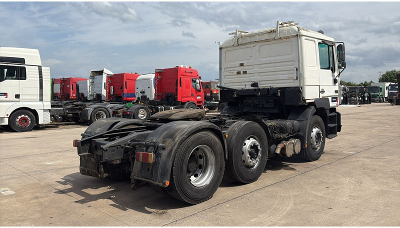 MAN 25.403 (6X2 / 6 CYLINDER / EURO 2 / MANUAL GEARBOX / 8 TYRES) - 트랙터 유닛 : 사진 4 MAN 25.403 (6X2 / 6 CYLINDER / EURO 2 / MANUAL GEARBOX / 8 TYRES) - 트랙터 유닛 : 사진 4