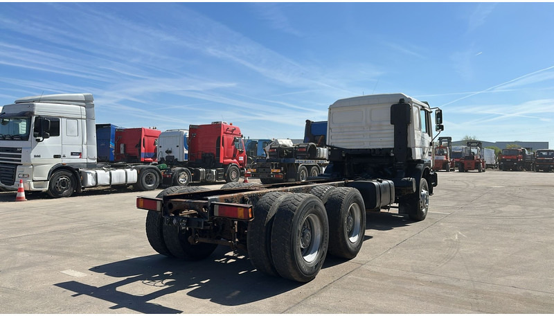 MAN 33.464 (6 CYLINDER / EURO 2 / SEMI MANUAL PUMP / BIG AXLE / STEEL SUSP. / LAMES) - 캡 새시 트럭 : 사진 4 MAN 33.464 (6 CYLINDER / EURO 2 / SEMI MANUAL PUMP / BIG AXLE / STEEL SUSP. / LAMES) - 캡 새시 트럭 : 사진 4