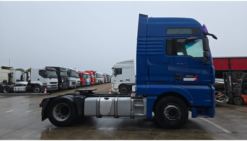 MAN TGA 18.410 (864.000 KM / MANUAL PUMP / MANUAL GEARBOX / RETARDER / POMPE MANUELLE) - 트랙터 유닛 : 사진 4 MAN TGA 18.410 (864.000 KM / MANUAL PUMP / MANUAL GEARBOX / RETARDER / POMPE MANUELLE) - 트랙터 유닛 : 사진 4