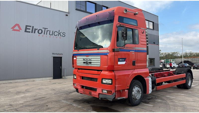 MAN TGA 18.410 (POMPE MANUELLE / MANUAL PUMP / BOITE MANUELLE / MANUAL GEARBOX) - 캡 새시 트럭 : 사진 1 MAN TGA 18.410 (POMPE MANUELLE / MANUAL PUMP / BOITE MANUELLE / MANUAL GEARBOX) - 캡 새시 트럭 : 사진 1