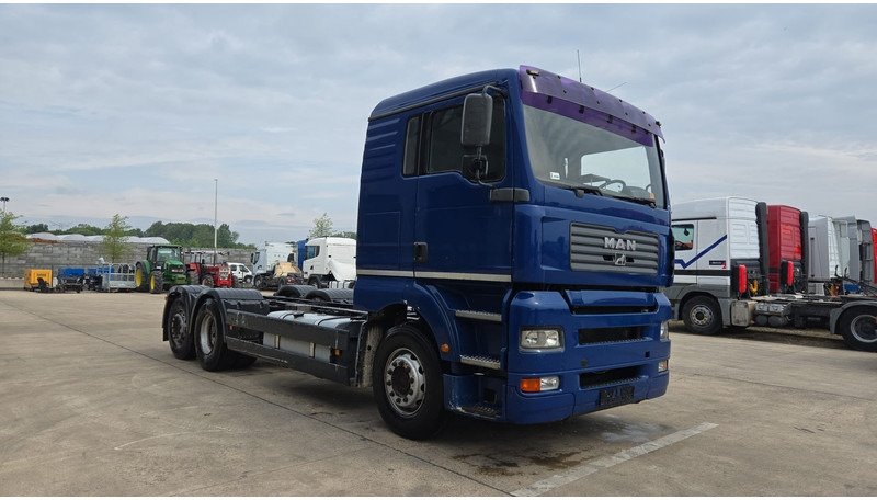 MAN TGA 26.460 (MANUAL PUMP / POMPE MANUELLE / MANUAL GEARBOX / BOITE MANUELLE / 6X2 / FRONT STEEL / DEVANT LAMES) - 캡 새시 트럭 : 사진 3 MAN TGA 26.460 (MANUAL PUMP / POMPE MANUELLE / MANUAL GEARBOX / BOITE MANUELLE / 6X2 / FRONT STEEL / DEVANT LAMES) - 캡 새시 트럭 : 사진 3