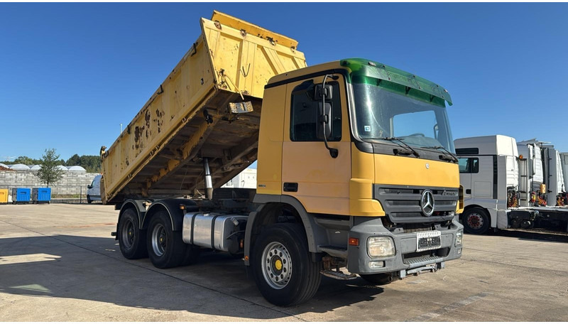 Mercedes-Benz Actros 2641 (EPS / PARFAIT ETAT / LAMES / GRAND PONT / 6X4 / MP2) - 덤프트럭 : 사진 2 Mercedes-Benz Actros 2641 (EPS / PARFAIT ETAT / LAMES / GRAND PONT / 6X4 / MP2) - 덤프트럭 : 사진 2