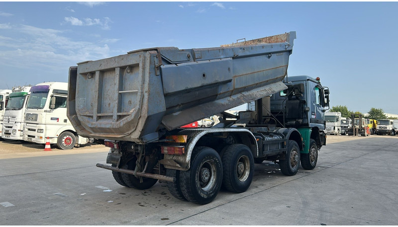 Mercedes-Benz Actros 4143 (8X8 / BOITE MANUELLE / LAMES / GRAND PONT / STEEL SUSP. / BIG AXLE) - 덤프트럭 : 사진 4 Mercedes-Benz Actros 4143 (8X8 / BOITE MANUELLE / LAMES / GRAND PONT / STEEL SUSP. / BIG AXLE) - 덤프트럭 : 사진 4