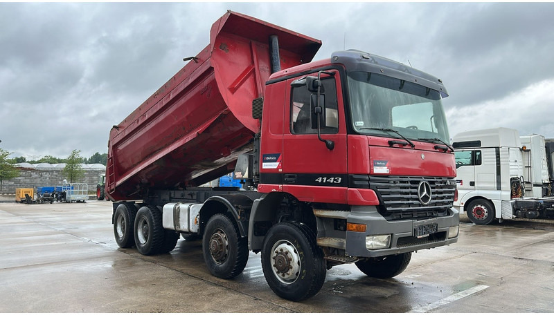 Mercedes-Benz Actros 4143 (BOITE MANUELLE / 8X8 / MANUAL GEARBOX / LAMES / GRAND PONT / BIG AXLE) - 덤프트럭 : 사진 3 Mercedes-Benz Actros 4143 (BOITE MANUELLE / 8X8 / MANUAL GEARBOX / LAMES / GRAND PONT / BIG AXLE) - 덤프트럭 : 사진 3