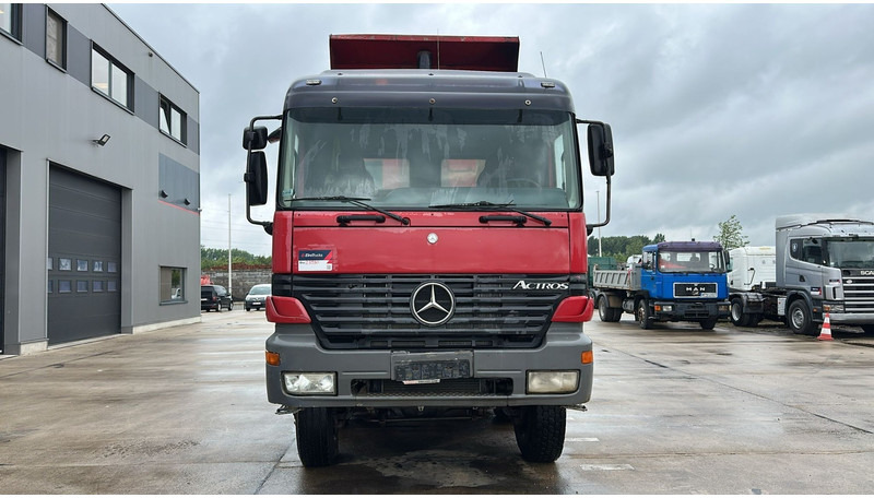 Mercedes-Benz Actros 4143 (BOITE MANUELLE / 8X8 / MANUAL GEARBOX / LAMES / GRAND PONT / BIG AXLE) - 덤프트럭 : 사진 2 Mercedes-Benz Actros 4143 (BOITE MANUELLE / 8X8 / MANUAL GEARBOX / LAMES / GRAND PONT / BIG AXLE) - 덤프트럭 : 사진 2