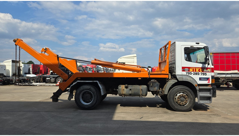 Mercedes-Benz Atego 1823 (BIG AXLE / STEEL SUSP. / LAMES / BOITE MANUELLE / MANUAL GETRIEBE) - 컨테이너 운반 장치/ 스와프 보디 트럭 : 사진 4 Mercedes-Benz Atego 1823 (BIG AXLE / STEEL SUSP. / LAMES / BOITE MANUELLE / MANUAL GETRIEBE) - 컨테이너 운반 장치/ 스와프 보디 트럭 : 사진 4