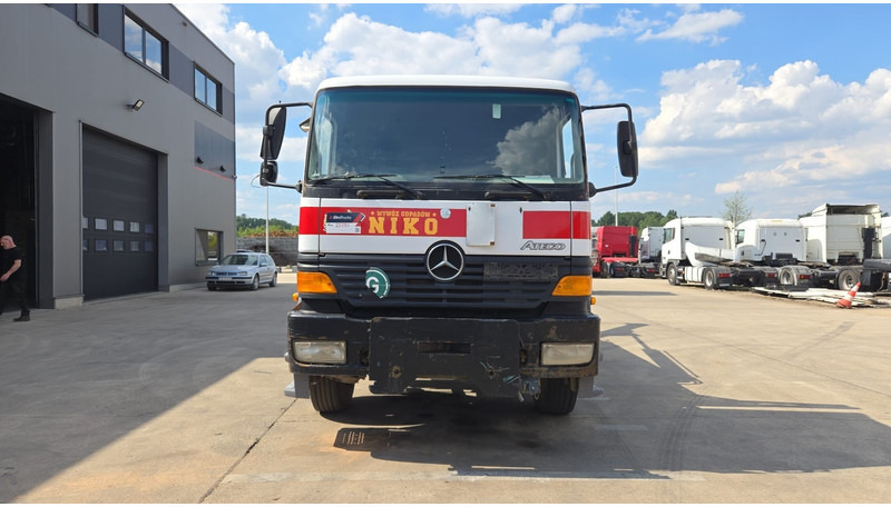 Mercedes-Benz Atego 1823 (BIG AXLE / STEEL SUSP. / LAMES / BOITE MANUELLE / MANUAL GETRIEBE) - 컨테이너 운반 장치/ 스와프 보디 트럭 : 사진 2 Mercedes-Benz Atego 1823 (BIG AXLE / STEEL SUSP. / LAMES / BOITE MANUELLE / MANUAL GETRIEBE) - 컨테이너 운반 장치/ 스와프 보디 트럭 : 사진 2