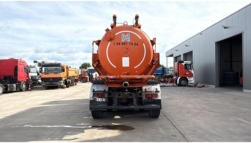 Mercedes-Benz Atego 2528 (14500L / LAMES DEVANT / 6X2 / BOITE MANUELLE) - 진공 흡입 트럭 : 사진 5 Mercedes-Benz Atego 2528 (14500L / LAMES DEVANT / 6X2 / BOITE MANUELLE) - 진공 흡입 트럭 : 사진 5