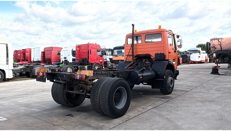 Mercedes-Benz SK 1622 (4X4 / LAMES / GRAND PONT / V6 / BIG AXLE / POMPE MANUELLE) - 캡 새시 트럭 : 사진 5 Mercedes-Benz SK 1622 (4X4 / LAMES / GRAND PONT / V6 / BIG AXLE / POMPE MANUELLE) - 캡 새시 트럭 : 사진 5