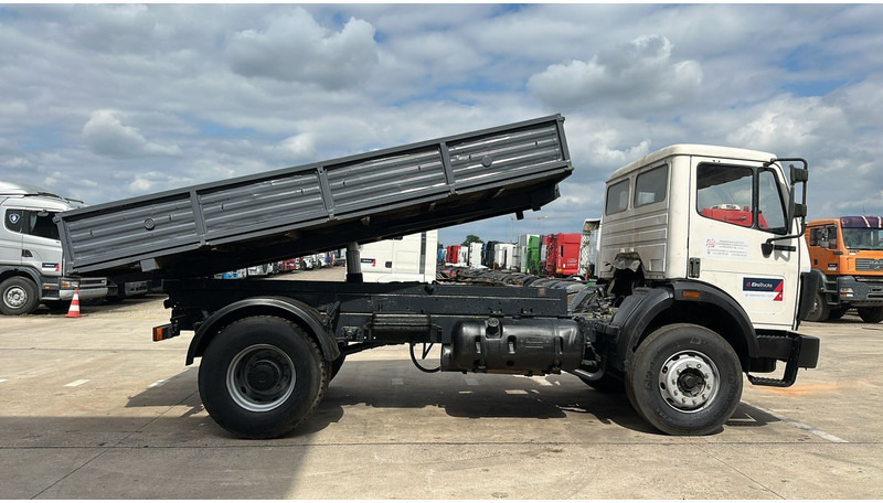 Mercedes-Benz SK 1722 (LAMES / GRAND PONT / V6 / BOITE MANUELLE / POMPE MANUELLE) - 덤프트럭 : 사진 4 Mercedes-Benz SK 1722 (LAMES / GRAND PONT / V6 / BOITE MANUELLE / POMPE MANUELLE) - 덤프트럭 : 사진 4
