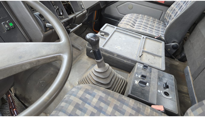 덤프트럭, 크레인 트럭 Mercedes-Benz SK 1735 (V8 2X TURBO / 4X4 / PARFAIT ETAT !!!! / GRUE / LAMES / GRAND PONT / TOP CONDITION !!!) : 사진 17