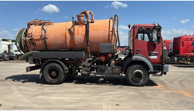 Mercedes-Benz SK 1824 (11.000 L VACUUM / HYDROCUREUR / V6 / BOITE MANUELLE) - 진공 흡입 트럭 : 사진 3 Mercedes-Benz SK 1824 (11.000 L VACUUM / HYDROCUREUR / V6 / BOITE MANUELLE) - 진공 흡입 트럭 : 사진 3