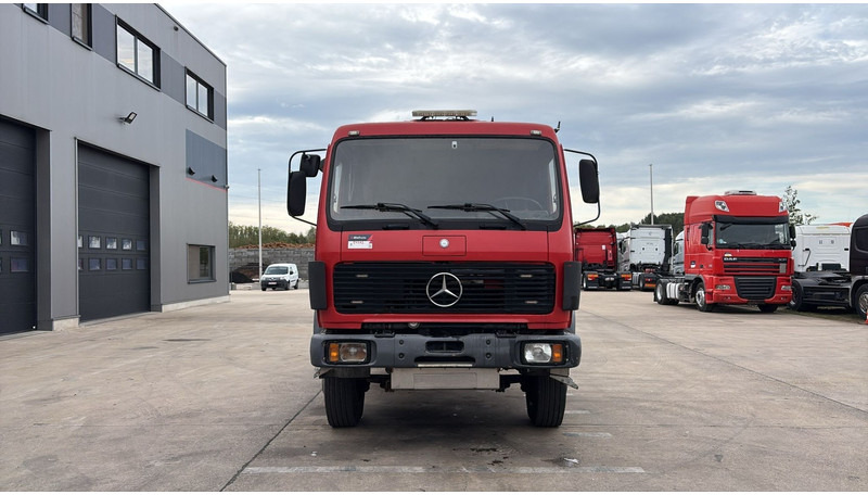Mercedes-Benz SK 2233 (GRAND PONT / V8 AVEC 2X TURBO / BIG AXLE) - 캡 새시 트럭 : 사진 2 Mercedes-Benz SK 2233 (GRAND PONT / V8 AVEC 2X TURBO / BIG AXLE) - 캡 새시 트럭 : 사진 2