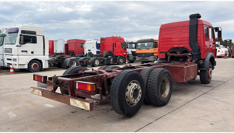 Mercedes-Benz SK 2233 (GRAND PONT / V8 AVEC 2X TURBO / BIG AXLE) - 캡 새시 트럭 : 사진 4 Mercedes-Benz SK 2233 (GRAND PONT / V8 AVEC 2X TURBO / BIG AXLE) - 캡 새시 트럭 : 사진 4