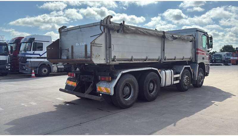 Mercedes-Benz actros 3241 (8X4 / LAMES / GRAND PONT / GRAND BENNE / TRES BONNE ETAT) - 덤프트럭 : 사진 5 Mercedes-Benz actros 3241 (8X4 / LAMES / GRAND PONT / GRAND BENNE / TRES BONNE ETAT) - 덤프트럭 : 사진 5