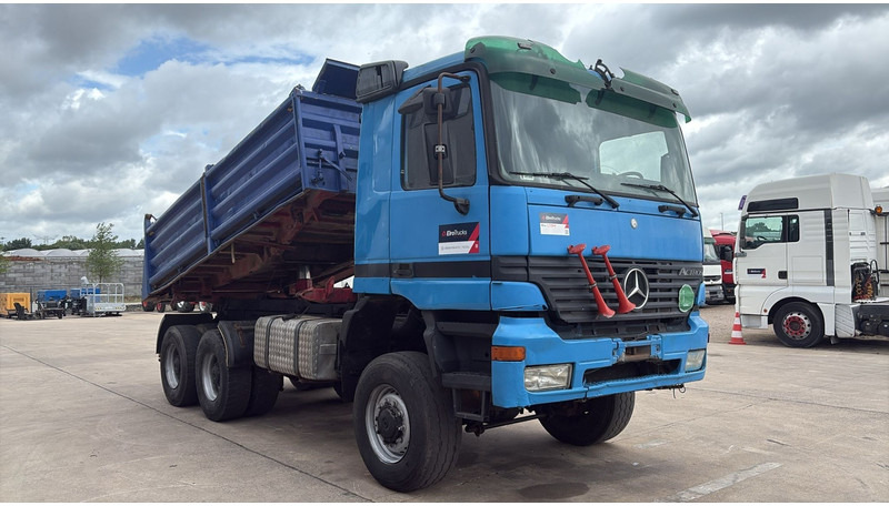 Mercedes-Benz actros 3340 (6X6 / BOITE MANUELLE /MANUAL GEARBOX / 3 PONTS / V6 / MP1) - 덤프트럭 : 사진 3 Mercedes-Benz actros 3340 (6X6 / BOITE MANUELLE /MANUAL GEARBOX / 3 PONTS / V6 / MP1) - 덤프트럭 : 사진 3