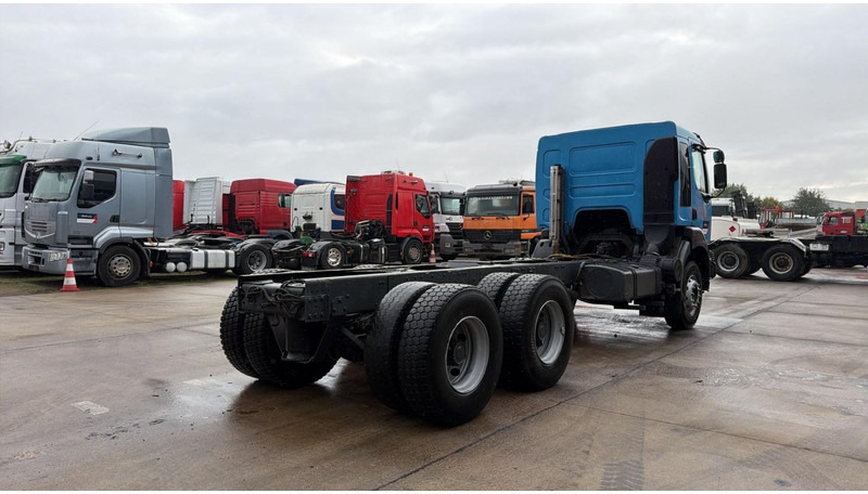 Renault KERAX 420 (LAMES / GRAND PONT / STEEL SUSP. / BIG AXLE / MANUAL GEARBOX / BOITE MANUELLE) - 캡 새시 트럭 : 사진 4 Renault KERAX 420 (LAMES / GRAND PONT / STEEL SUSP. / BIG AXLE / MANUAL GEARBOX / BOITE MANUELLE) - 캡 새시 트럭 : 사진 4