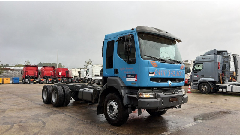 Renault KERAX 420 (LAMES / GRAND PONT / STEEL SUSP. / BIG AXLE / MANUAL GEARBOX / BOITE MANUELLE) - 캡 새시 트럭 : 사진 3 Renault KERAX 420 (LAMES / GRAND PONT / STEEL SUSP. / BIG AXLE / MANUAL GEARBOX / BOITE MANUELLE) - 캡 새시 트럭 : 사진 3