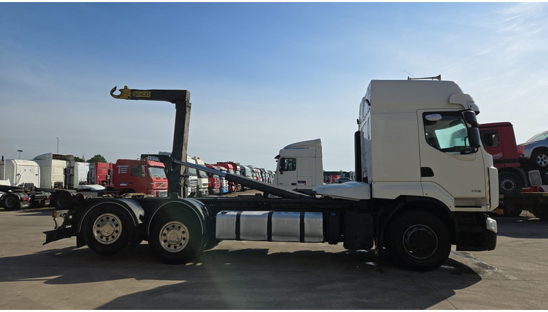 Renault Premium 450 DXI (BOITE MANUELLE / MANUAL GEARBOX / 6X2 / LAMES DEVANT) - 캡 새시 트럭 : 사진 4 Renault Premium 450 DXI (BOITE MANUELLE / MANUAL GEARBOX / 6X2 / LAMES DEVANT) - 캡 새시 트럭 : 사진 4
