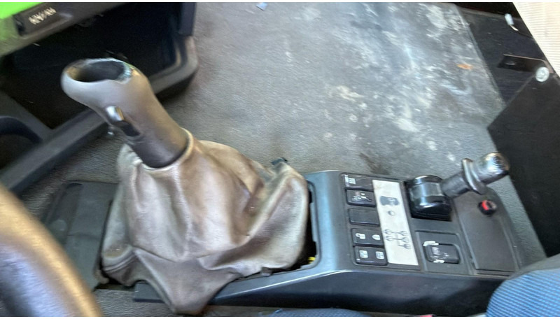 트랙터 유닛 Renault Premium 450 (MANUAL GEARBOX / BOITE MANUELLE) : 사진 16