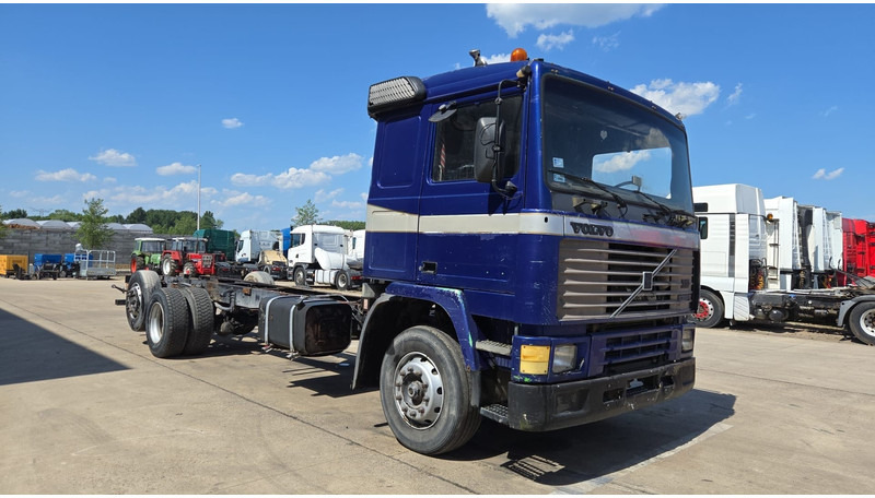 Volvo F 12 - 360 (FULL STEEL SUSPENSION / MANUAL PUMP / SUSP. LAMES / 6X2) - 캡 새시 트럭 : 사진 3 Volvo F 12 - 360 (FULL STEEL SUSPENSION / MANUAL PUMP / SUSP. LAMES / 6X2) - 캡 새시 트럭 : 사진 3