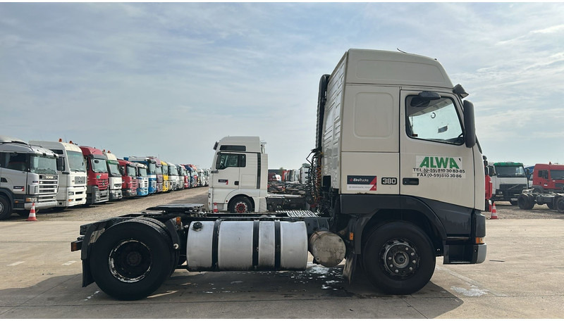 Volvo FH 12.380 (BOITE MANUELLE / MANUAL GEARBOX / EURO 2 / PTO) - 트랙터 유닛 : 사진 3 Volvo FH 12.380 (BOITE MANUELLE / MANUAL GEARBOX / EURO 2 / PTO) - 트랙터 유닛 : 사진 3