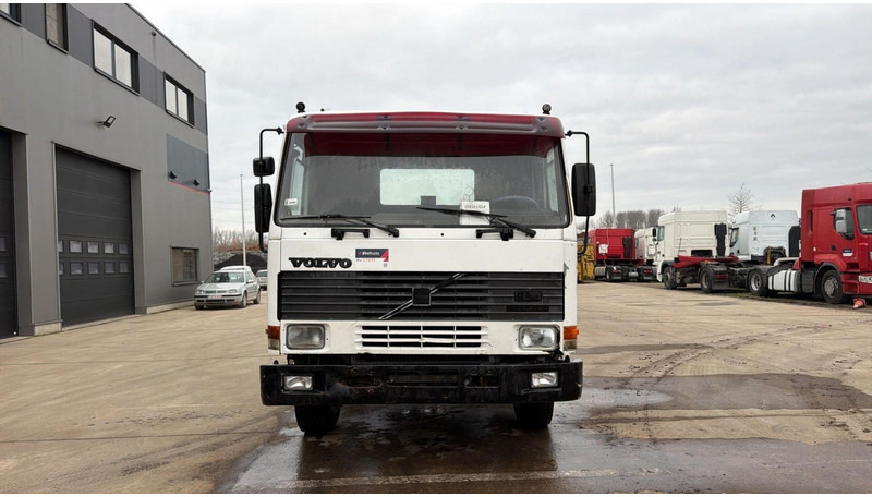 Volvo FL 10 - 320 (POMPE MANUELLE / MANUAL PUMP / LAMES / STEEL SUSP. / 8X4) - 캡 새시 트럭 : 사진 2 Volvo FL 10 - 320 (POMPE MANUELLE / MANUAL PUMP / LAMES / STEEL SUSP. / 8X4) - 캡 새시 트럭 : 사진 2