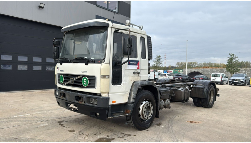 Volvo FL 220 (FULL STEEL SUSP. / 10 BOLTS / 18 TONS / VERY CLEAN CHASSIS !!! / CHASSIS 5.50M LENGHT) - 캡 새시 트럭 : 사진 1 Volvo FL 220 (FULL STEEL SUSP. / 10 BOLTS / 18 TONS / VERY CLEAN CHASSIS !!! / CHASSIS 5.50M LENGHT) - 캡 새시 트럭 : 사진 1