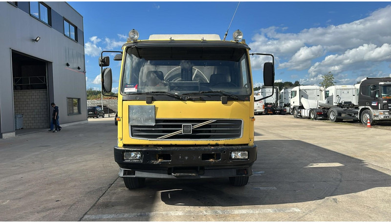 Volvo FL 6-18 (12400 LITERS / 3 COMPARTIMENTS / EURO 2 / STEEL SUSP. / LAMES) - 유조트럭 : 사진 2 Volvo FL 6-18 (12400 LITERS / 3 COMPARTIMENTS / EURO 2 / STEEL SUSP. / LAMES) - 유조트럭 : 사진 2