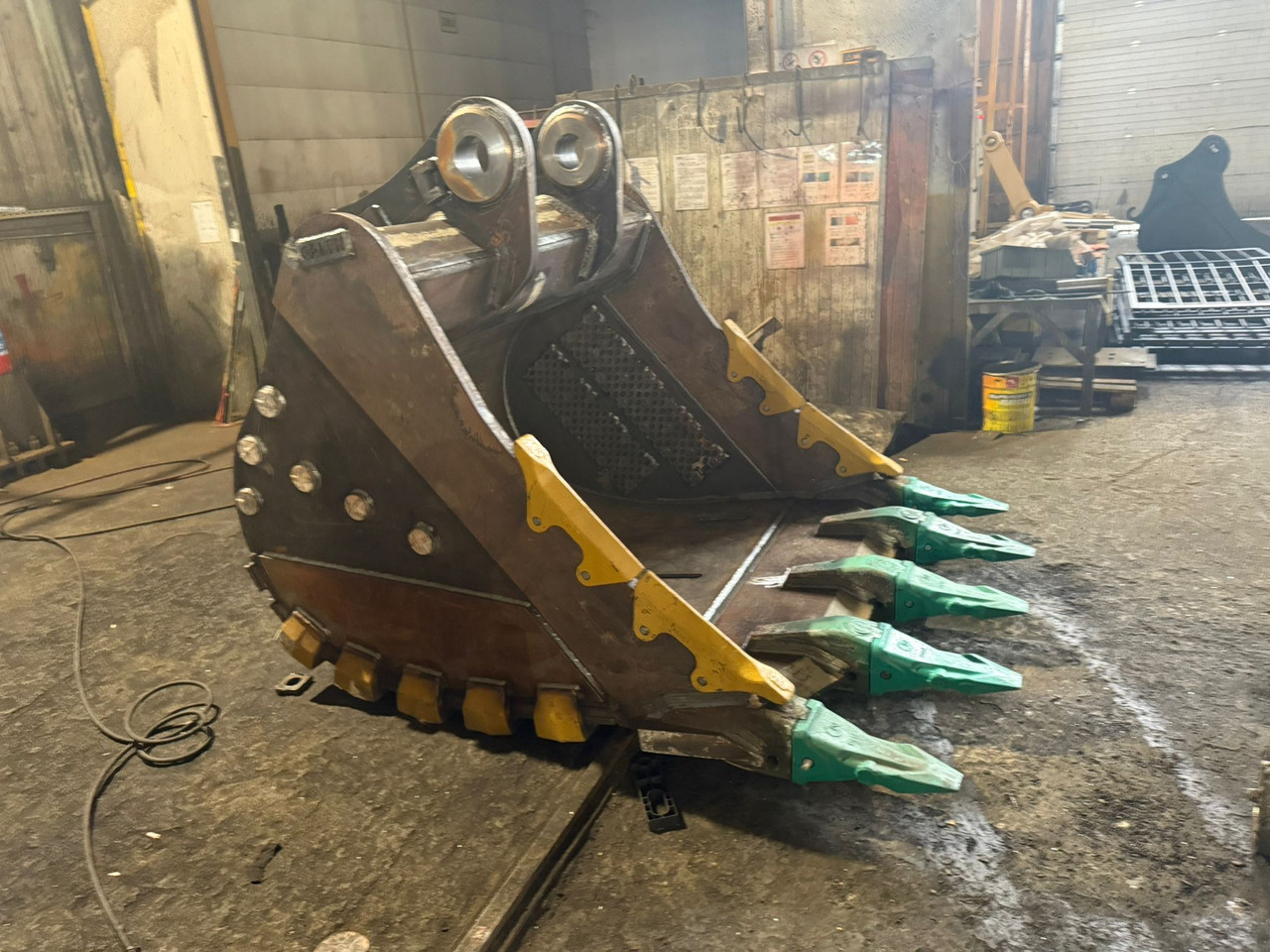 CAT 349 Armored Heavy Duty Bucket - 굴삭기 버킷 크롤러 굴삭기 용 : 사진 3 CAT 349 Armored Heavy Duty Bucket - 굴삭기 버킷 크롤러 굴삭기 용 : 사진 3