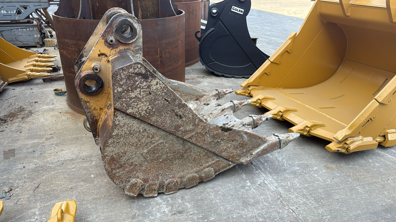 CATERPILLAR 320 General Purpose Bucket - 굴삭기 버킷 크롤러 굴삭기 용 : 사진 2 CATERPILLAR 320 General Purpose Bucket - 굴삭기 버킷 크롤러 굴삭기 용 : 사진 2