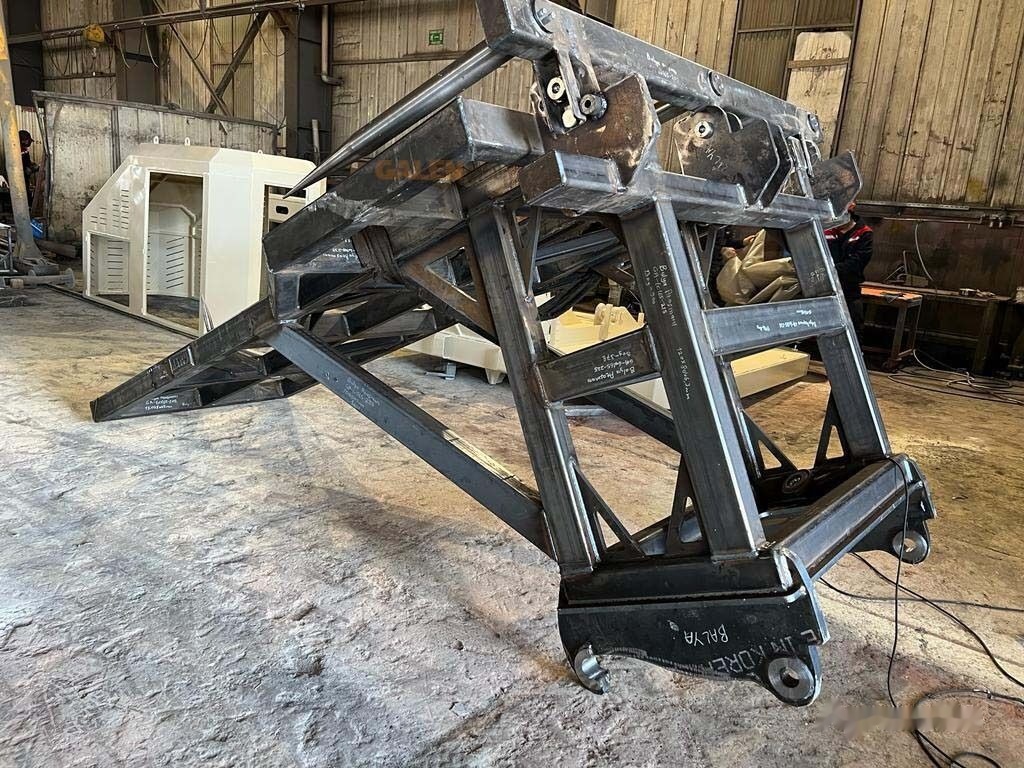 Galen Loader Bale Spear Attachment - 포크 농업용 기계 용 : 사진 1 Galen Loader Bale Spear Attachment - 포크 농업용 기계 용 : 사진 1