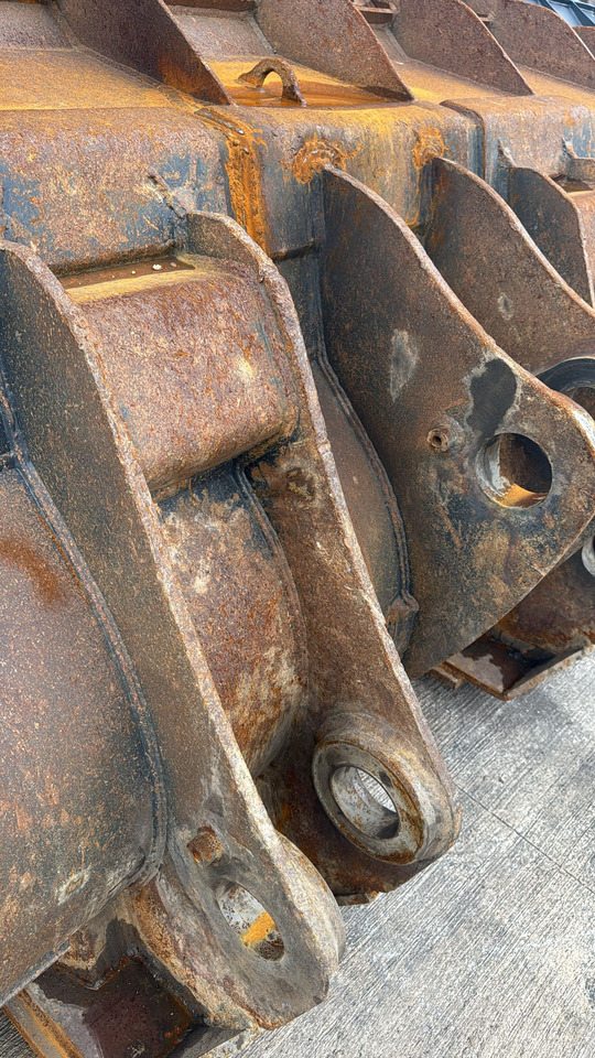 KOMATSU WA500 Loading Bucket - 로더 버킷 : 사진 4 KOMATSU WA500 Loading Bucket - 로더 버킷 : 사진 4