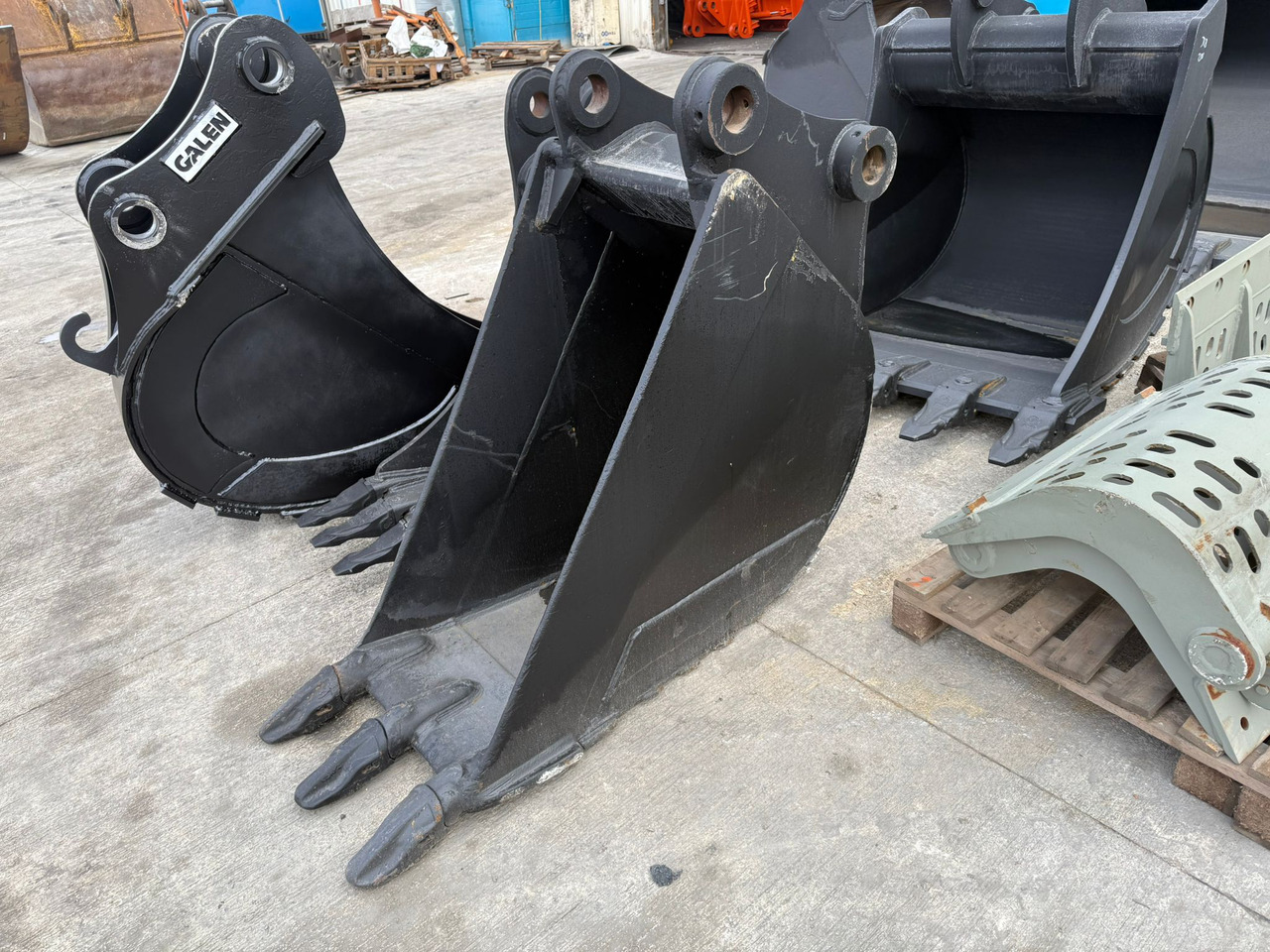 Komatsu PC200 - 굴삭기 버킷 건설기계 용 : 사진 3 Komatsu PC200 - 굴삭기 버킷 건설기계 용 : 사진 3
