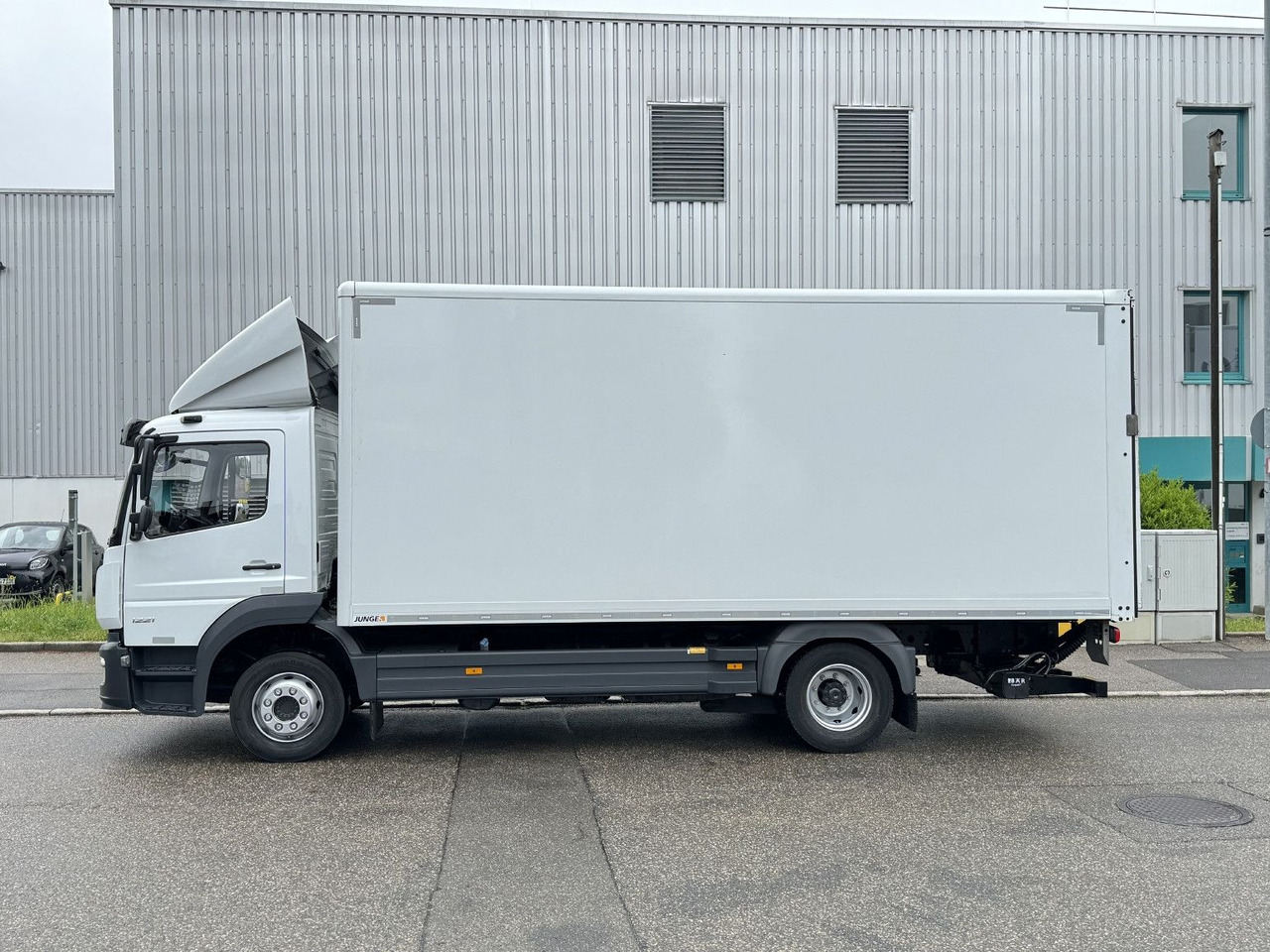 Mercedes-Benz Atego 1221 L Koffer 6,1m LBW AHK Klima TOP - 박스 트럭 : 사진 4 Mercedes-Benz Atego 1221 L Koffer 6,1m LBW AHK Klima TOP - 박스 트럭 : 사진 4