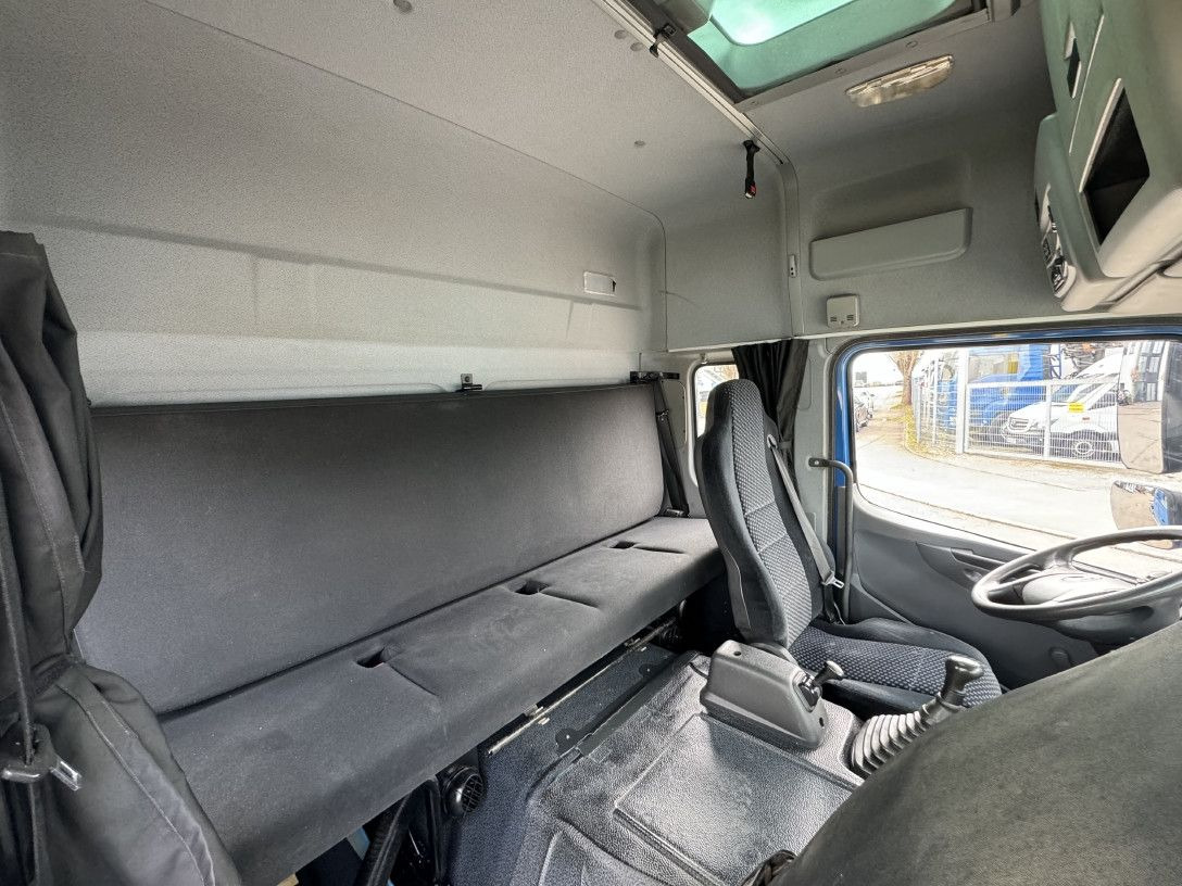 Mercedes-Benz Atego 1529 LL BDF 6-Sitze Umzug u-LBW Gr-Haus - 컨테이너 운반 장치/ 스와프 보디 트럭 : 사진 2 Mercedes-Benz Atego 1529 LL BDF 6-Sitze Umzug u-LBW Gr-Haus - 컨테이너 운반 장치/ 스와프 보디 트럭 : 사진 2